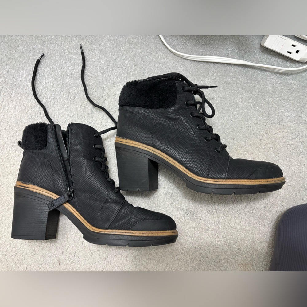 Dr. Scholl’s “For the Love” heeled weather boots
